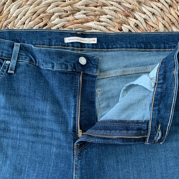 Levi’s 725 High Rise Bootcut 20W Short - Picture 8 of 14